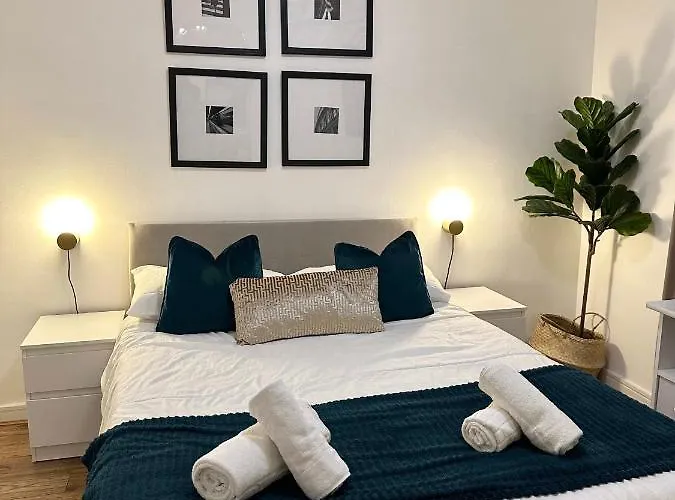 Central 1 Br-Kensington-24 7 Security-Netflix